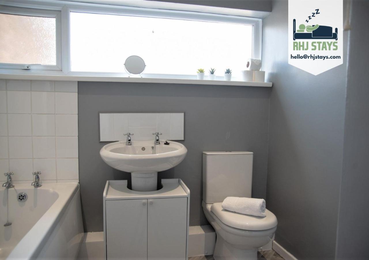 Cottenham - Centre With Free Private Parking 2 Toilets 4 Bedroom Sleeps 8 * Newcastle Upon Tyne