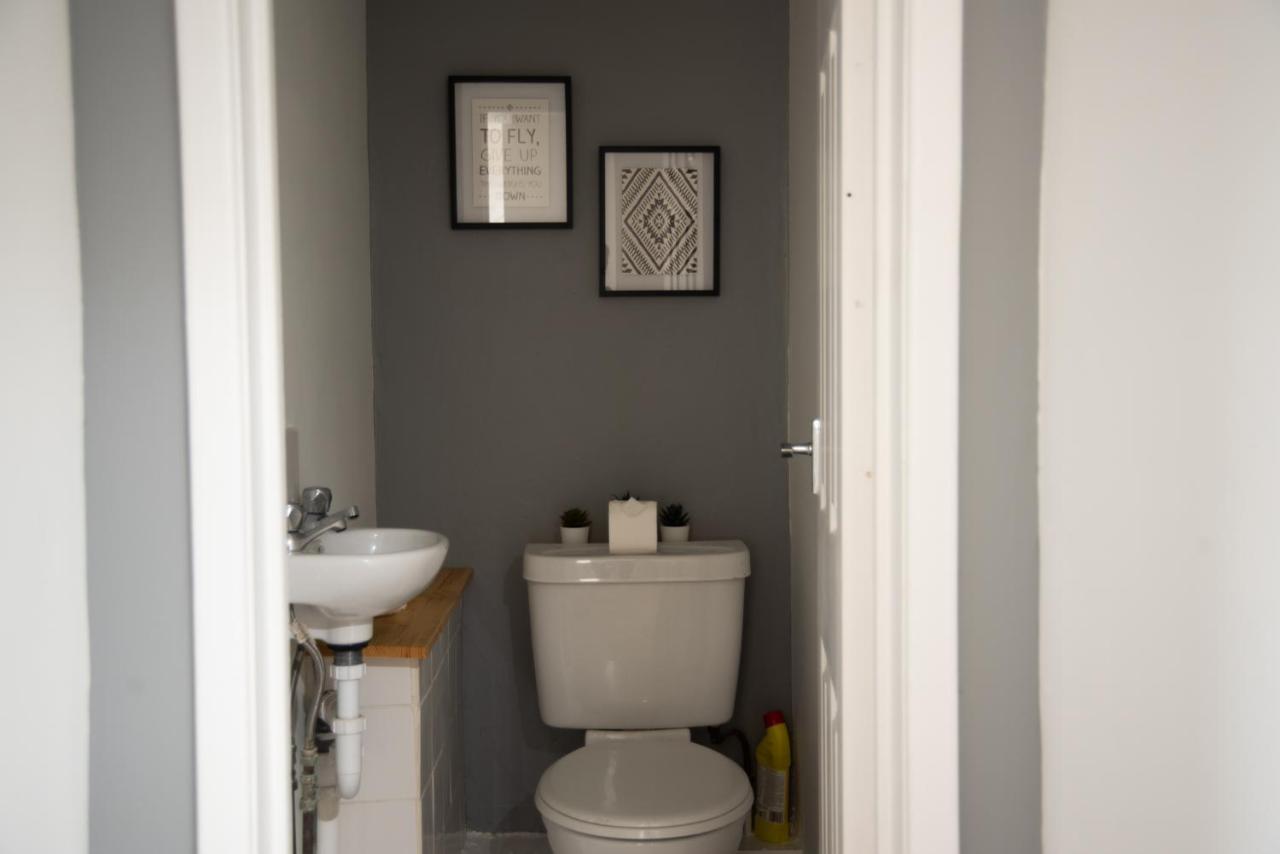 Cottenham - Centre With Free Private Parking 2 Toilets 4 Bedroom Sleeps 8 Casa vacanze Newcastle Upon Tyne